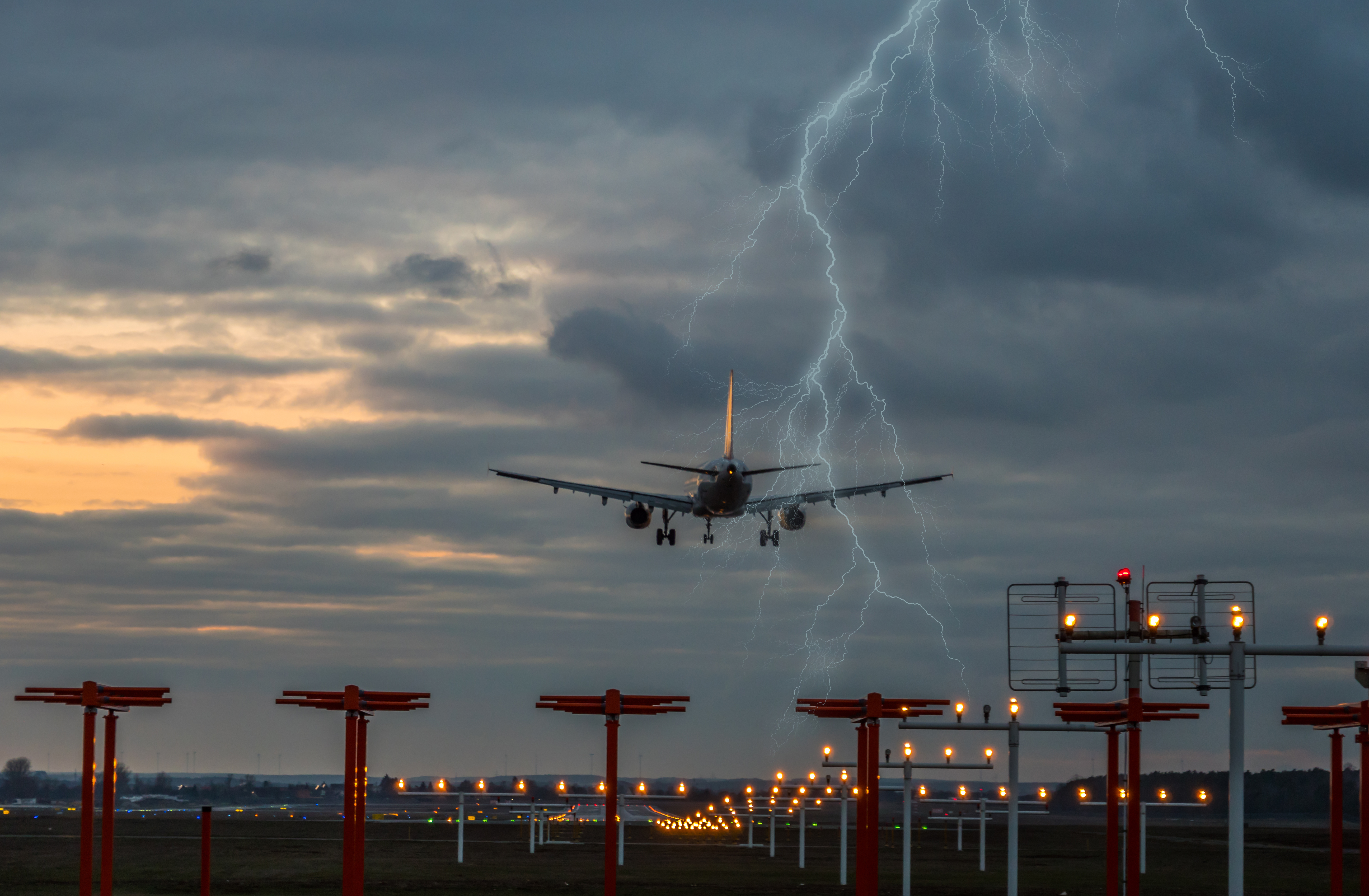 Flugzeugstart bei Unwetter