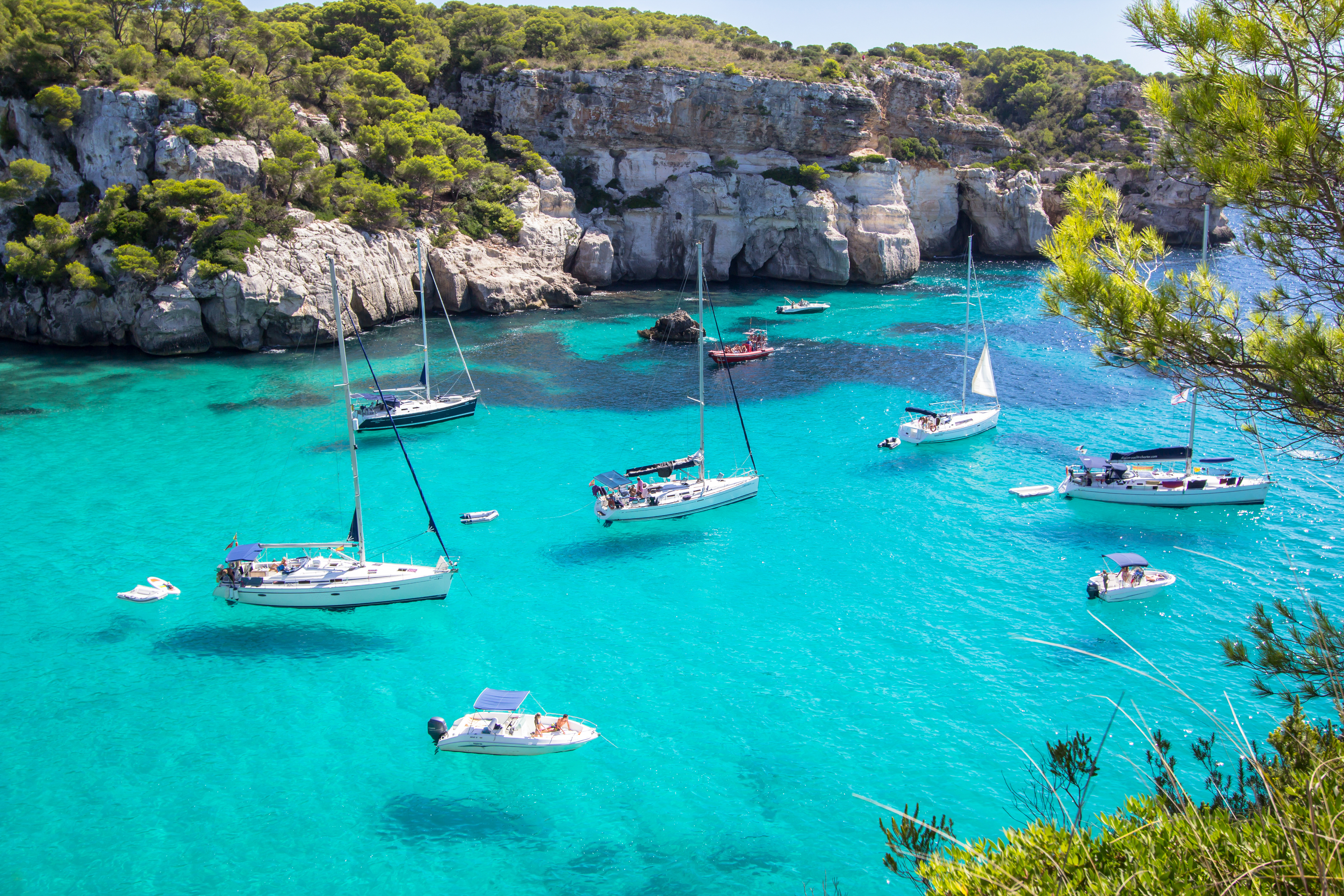 Lagune i Spanien med sejlbåde