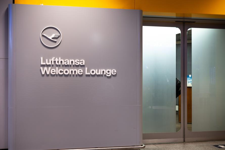 Eingang zur Lufthansa Welcome Lounge.