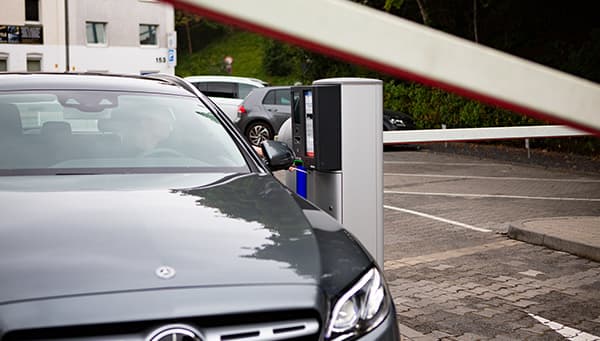 Check-In am Parkplatz-Terminal