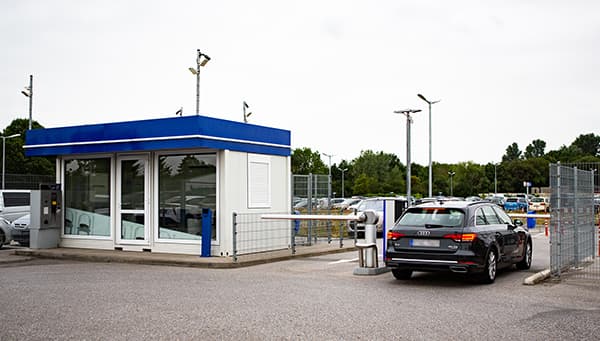 Parkplatzeinfahrt bei Easy Airport Parking in Weeze