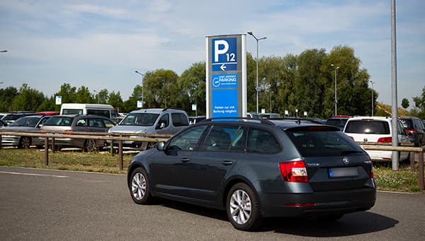 Einfacher Check-in am Parkplatz