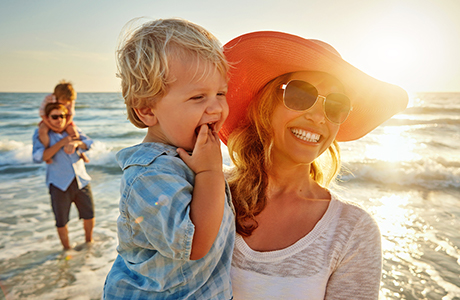 Familie op het strand