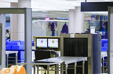 Sicherheitskontrolle am Flughafen Bild
